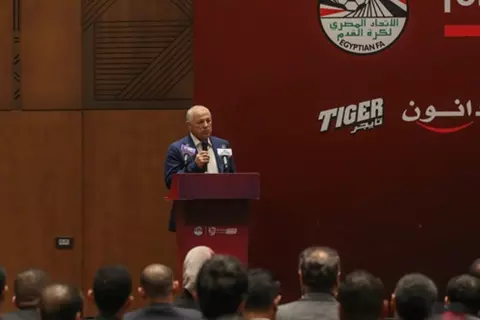 أبو ريدة يطالب بتطبيق النظام الإنجليزي في تحليل أداء الحكام